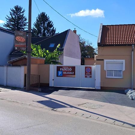 Hotel Csillag Panzió Vác Exterior foto